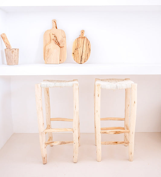 Tabouret de bar hauteur 65 cm en bois brut et coton blanc
