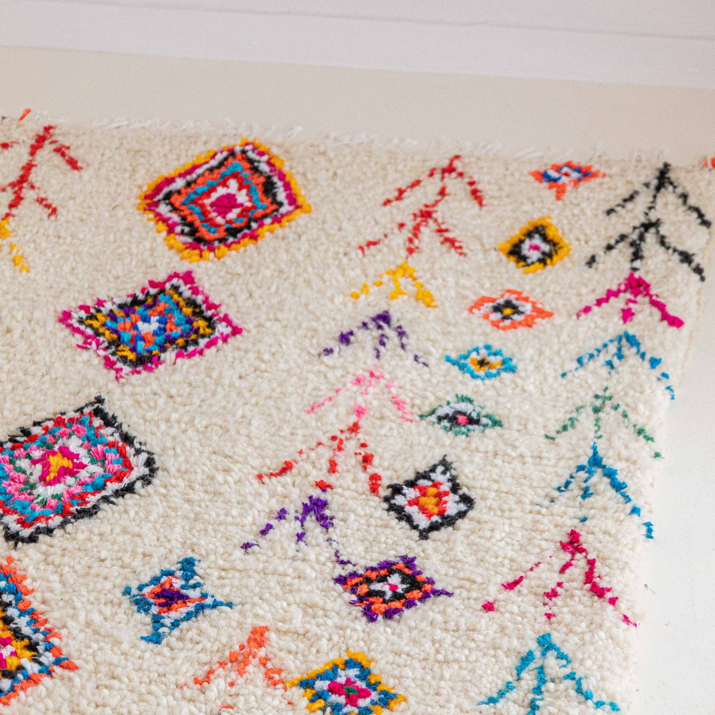 Tapis berbère COULOIR Azilal coloré 100% laine de mouton