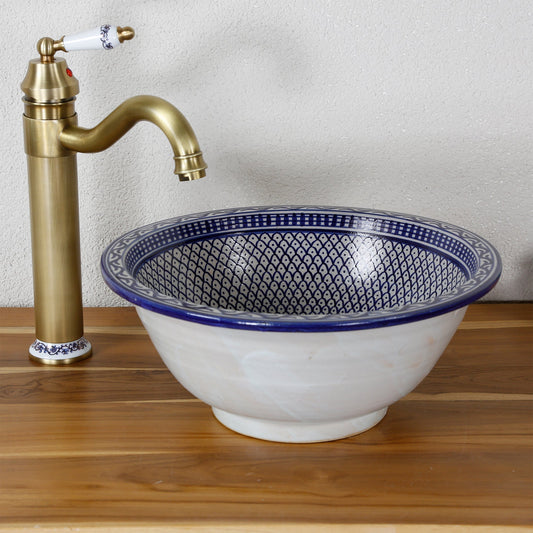 Countertop washbasin for the guest toilet