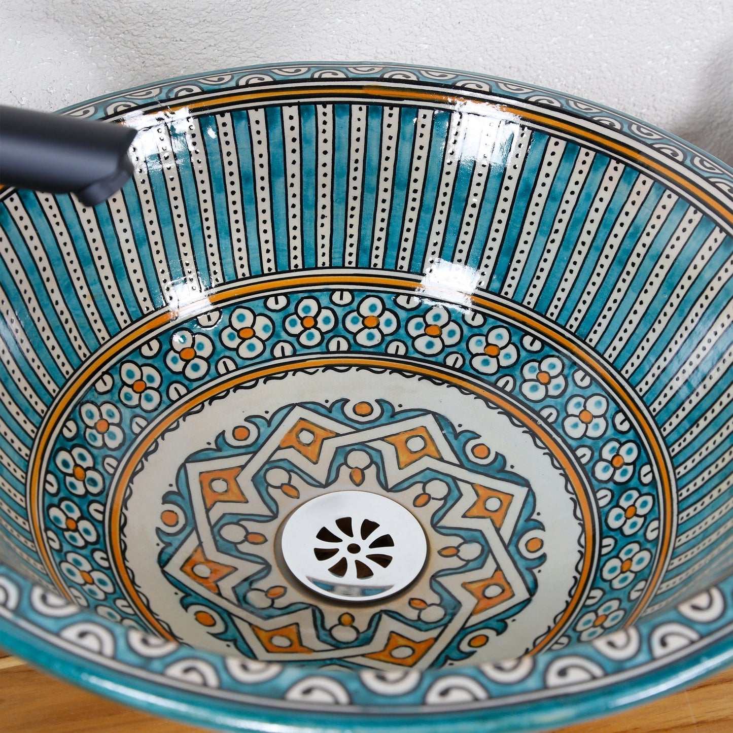 Round washbasin