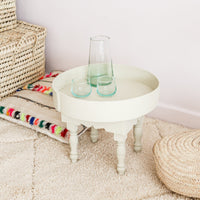 Petite table basse marocaine en bois teinté blanc