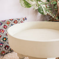 Petite table basse marocaine en bois teinté blanc