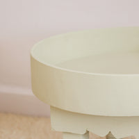 Petite table basse marocaine en bois teinté blanc