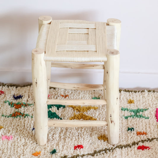 Petit tabouret bois marocain et tressage de corde beige