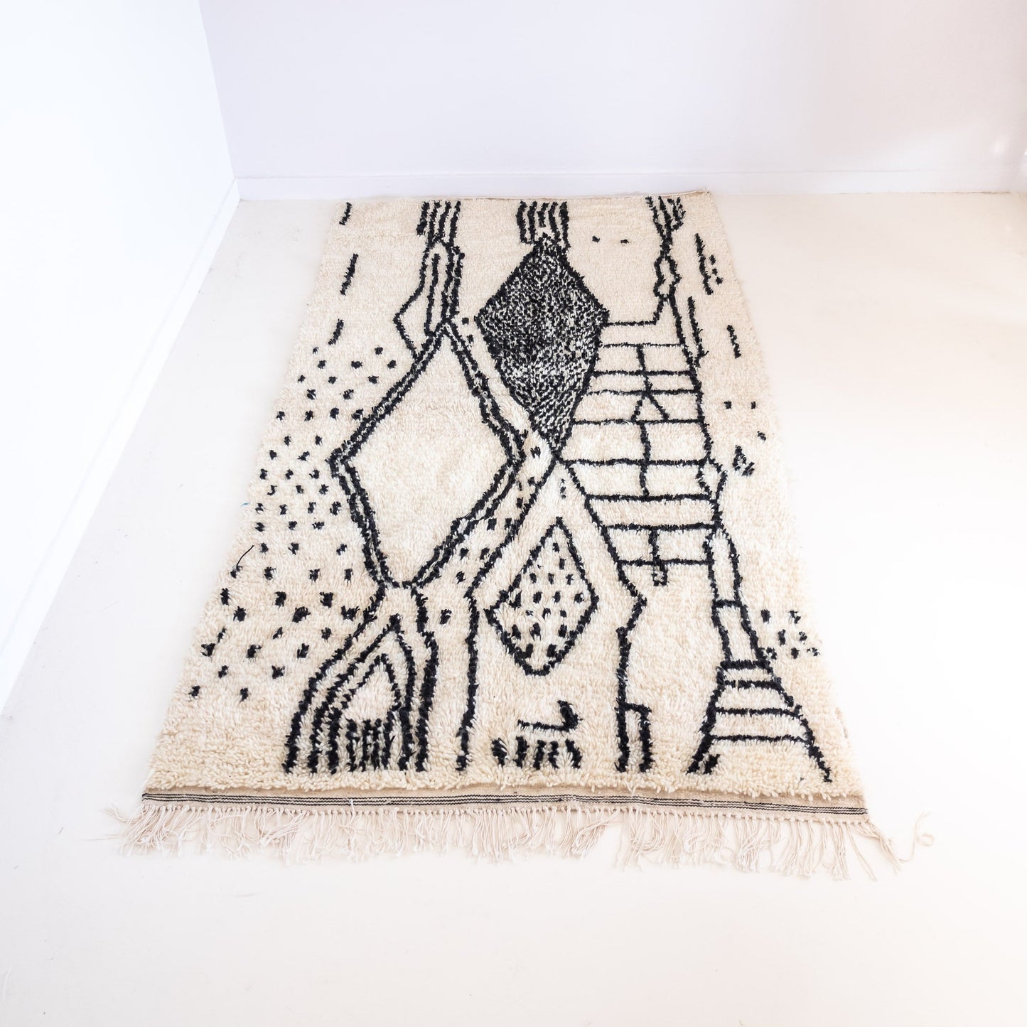Tapis berbere ecru et noir, Azilal 100% laine