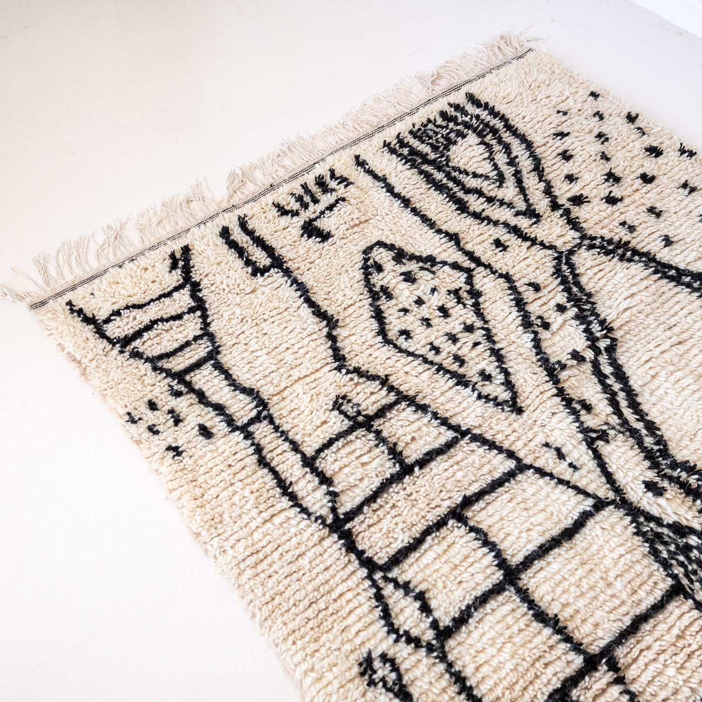 Tapis berbere ecru et noir, Azilal 100% laine