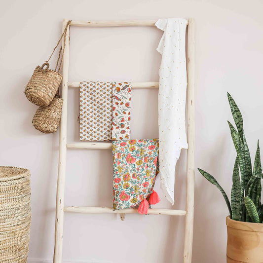 Echelle decorative en bois brut de laurier