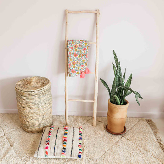 Echelle decorative en bois brut de laurier