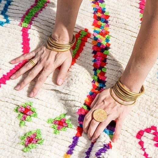 Tapis laine berbère, Azilal blanc et motifs colorés