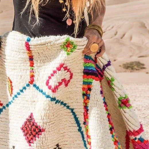 Tapis laine berbère, Azilal blanc et motifs colorés