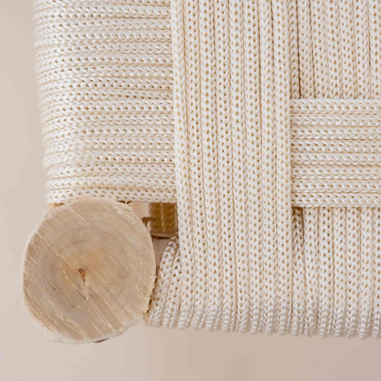 Tabouret de bar en bois brut sans dossier et tressage beige