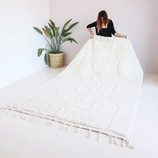 Tapis berbère Beni Ouarain blanc et lignes nues